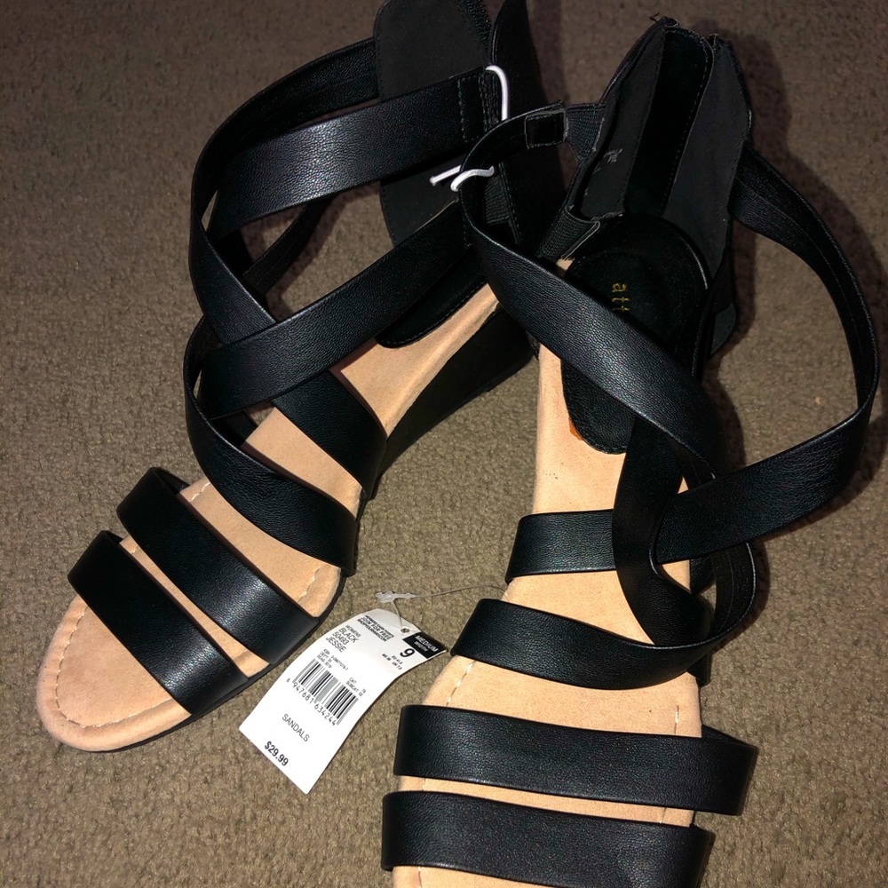 Women’s shoes size 9